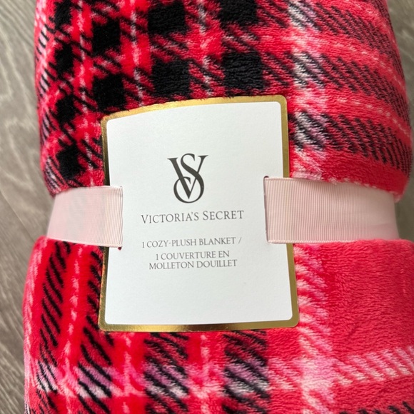 Victoria Secret Cozy Red Plush Blanket - Picture 2 of 5